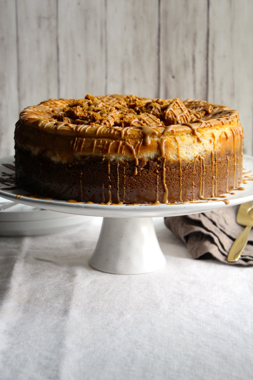 Cookie Butter Cheesecake (Biscoff Cheesecake) - Chai And Churros
