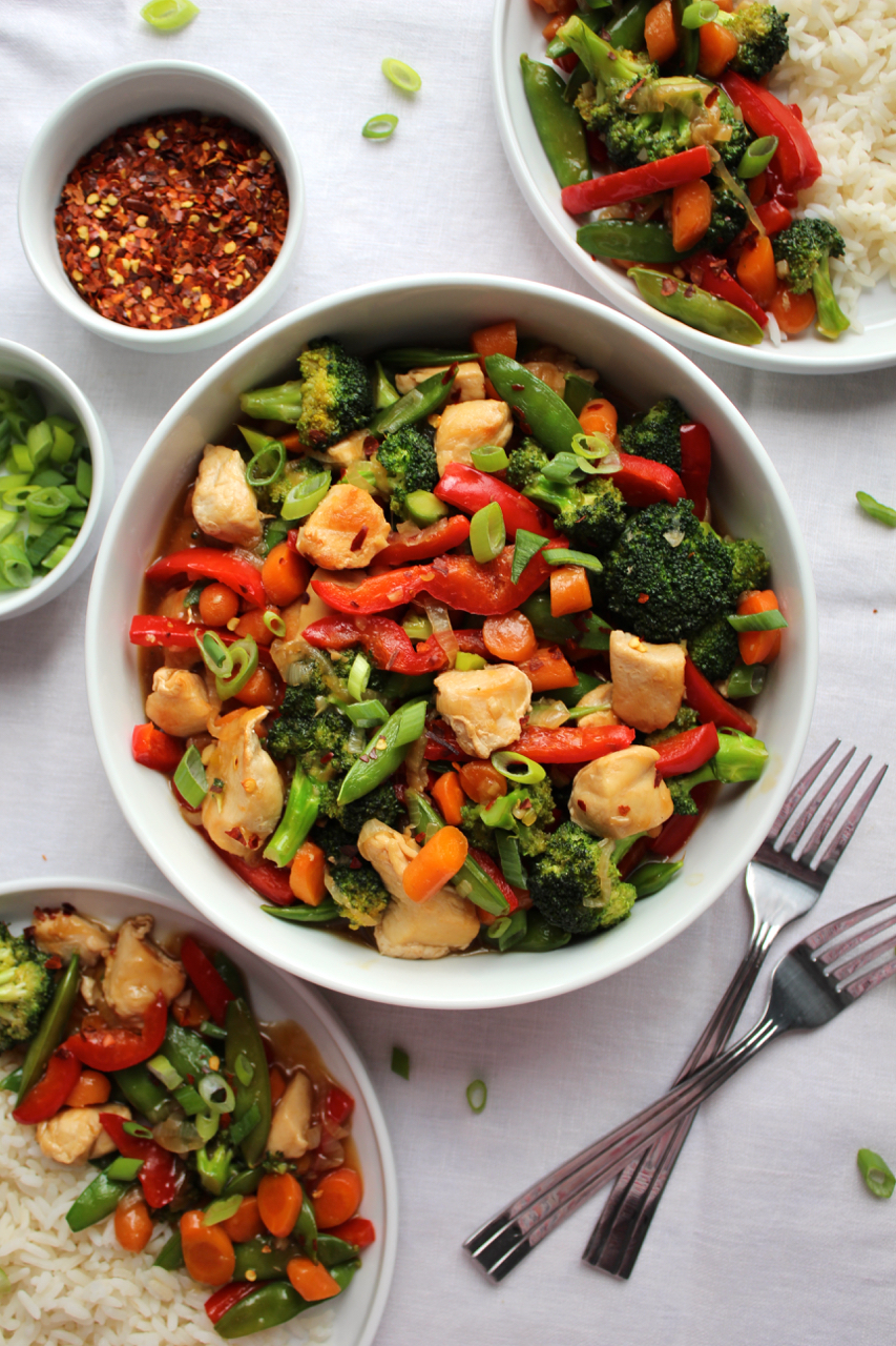 Halal chicken vegetable stir-fry with oyster sauce for quick colourful no-oven dinner